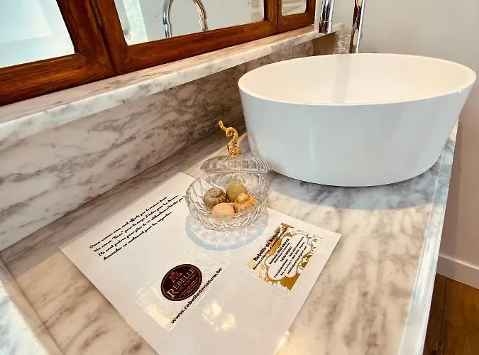 Couette-café La Maison Doree